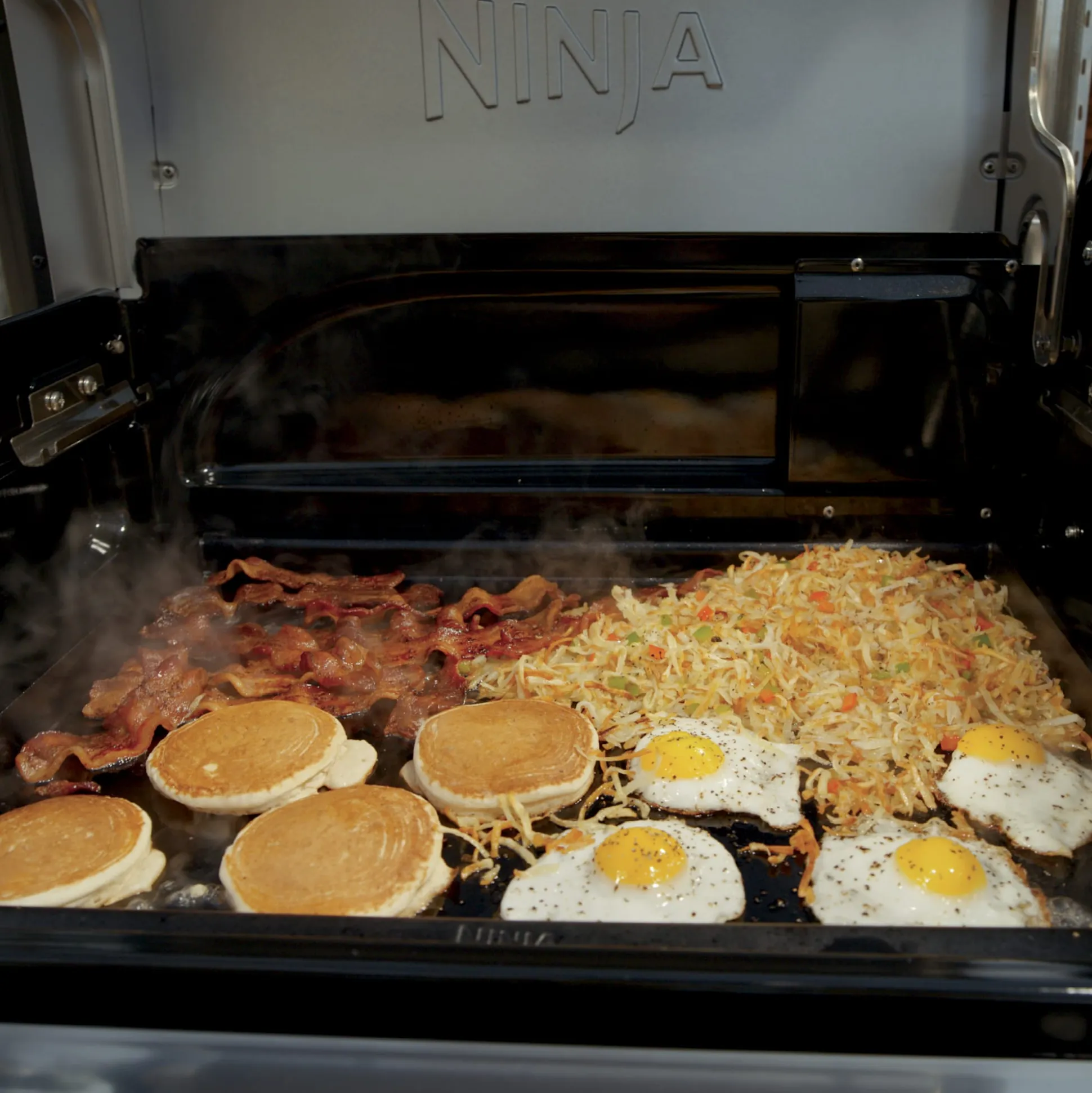 Ninja™ FlexFlame™ Grill and Smoker in Green